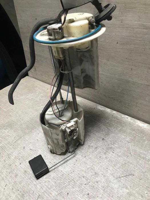 Бензонасос паливний топливный Toyota Yaris 1.0 1.3 1.3 VVTI БЕНЗИН.