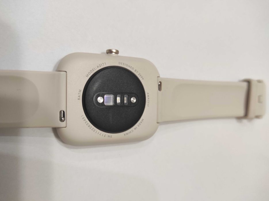 Розумний смарт-годинник Amazfit Bip 3 Pro