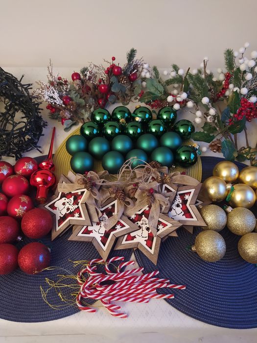 Choinka 180 cm z ozdobnymi i lampkami z Leroy Merlin