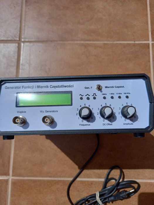 Generator Funkcji z miernikiem częstotliwości