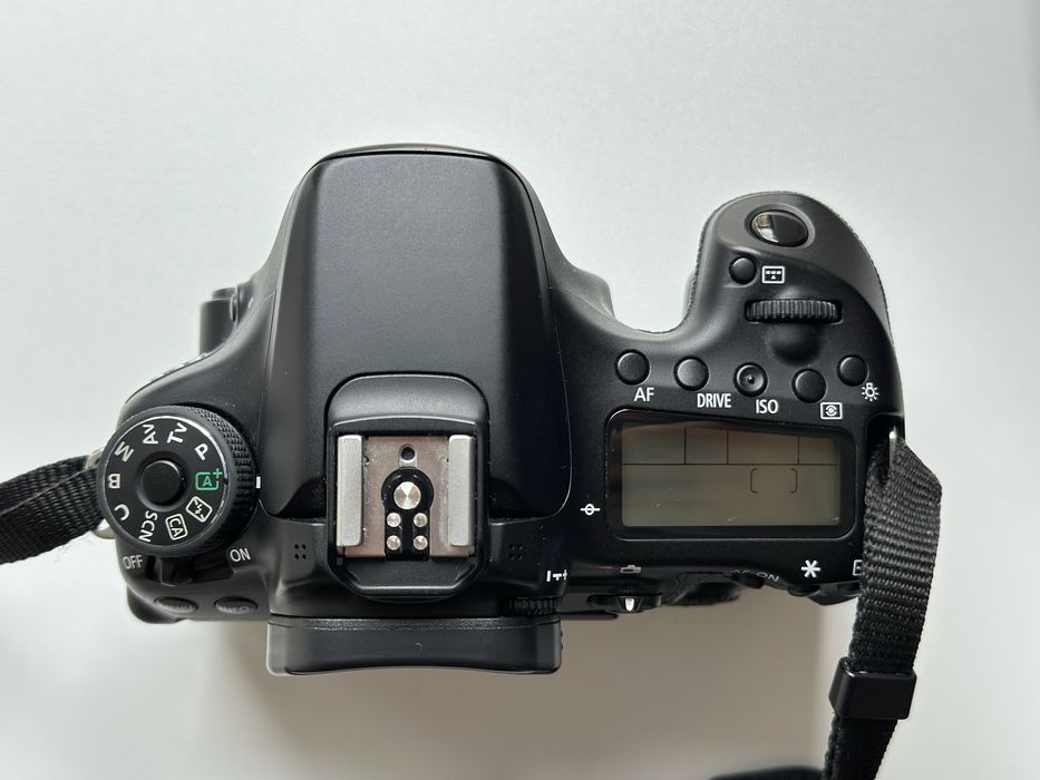 Canon 70D пробіг 30тис кадрів. Стан нового. Без дефектів.