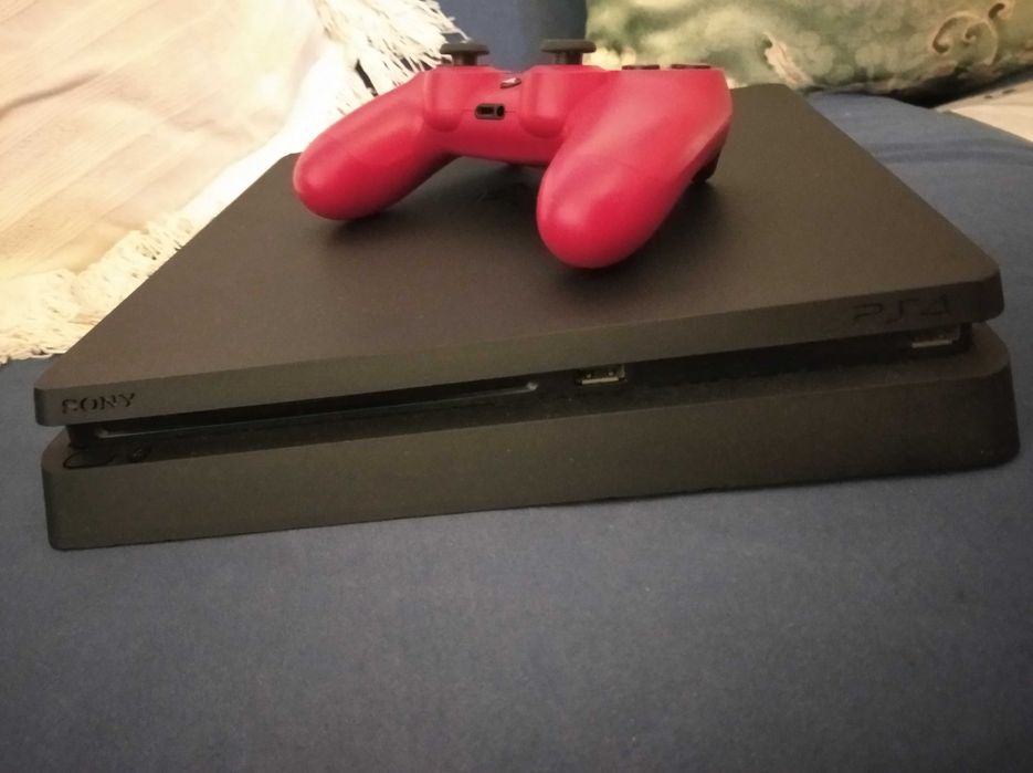 PlayStation 4 Slim + comando + jogo do gtaV