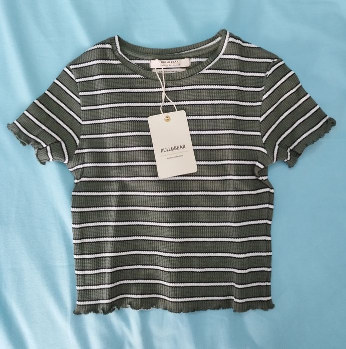 T-shirt crop top verde às riscas Pull&Bear