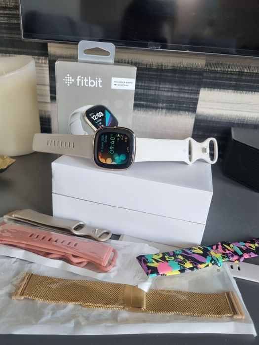 Smartwatch Fitbit Sense złoty
