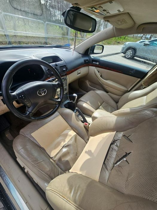 Toyota Avensis D4D 2.0 - 2004r