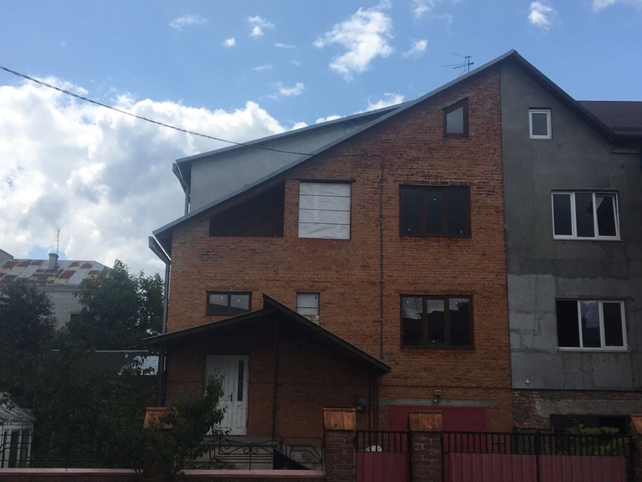 Продаж або обмін нерухомості