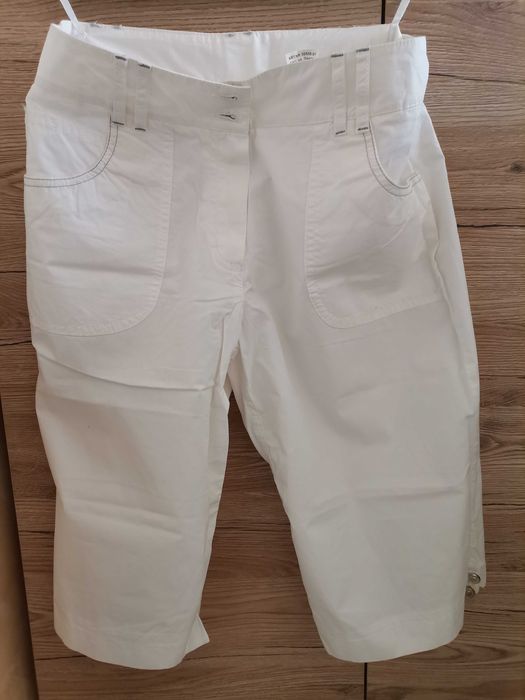 Damskie, białe spodnie na lato
