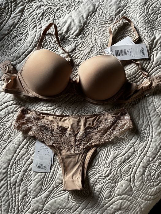 Triumph Lovely Micro WHPM i Brazylian stringi.  Stanik i stringi 75C/S