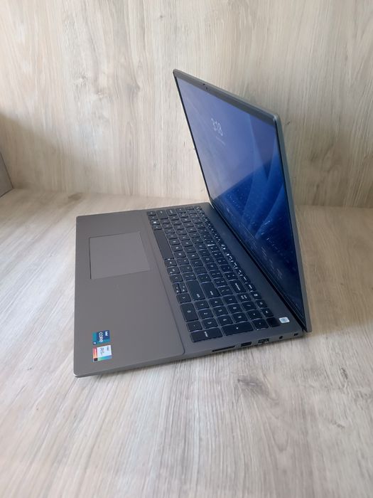 Ноутбук Dell Vostro i7 1260P 16 по 4.7Ghz 16GB SSD 512GB Iris XE 16" WUXGA