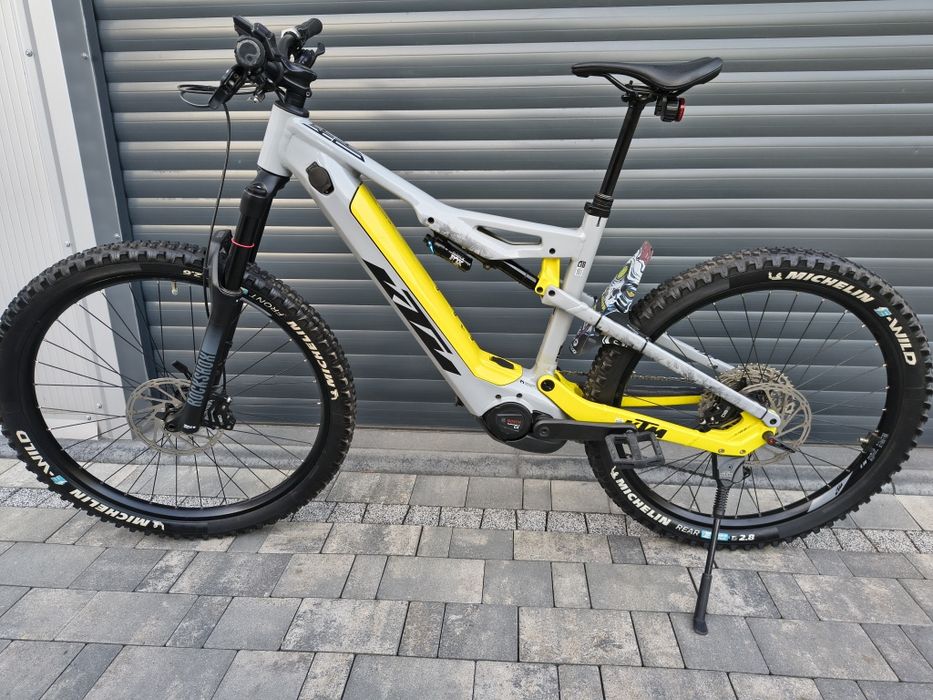 KTM (L) Macina Kapoho 7972,750 Wh, 1868 km
Bateria 750 Wh • Silnik Bosch Performance CX  
Przebieg: 1750 km • Tylko 22 cykle ładowania