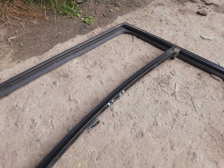 Направляюча Резинки ущільнювачі скла задніх правих дверей Кемрі 40