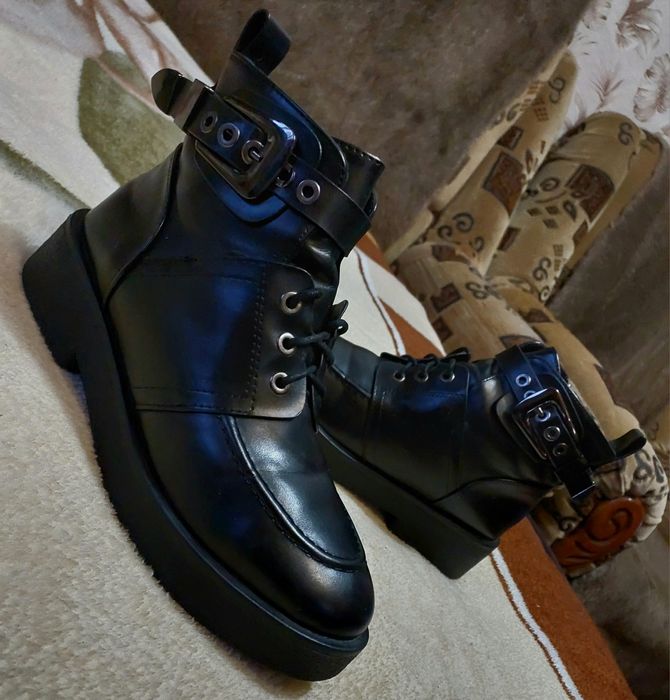 Женские кожаные ботинки