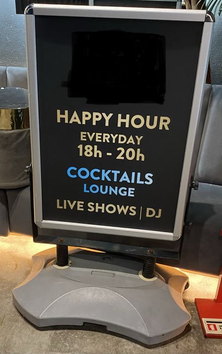 Suporte publicitário de rua/Expositor publicitário