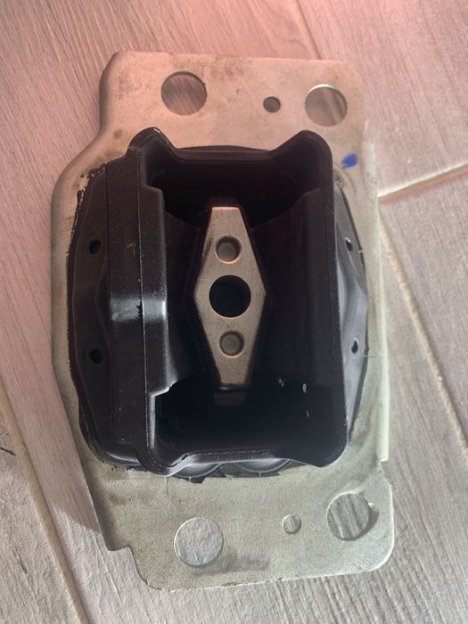 FEBI подушка двигуна ліва Mondeo / S-Max / Galaxy / S80 / V70