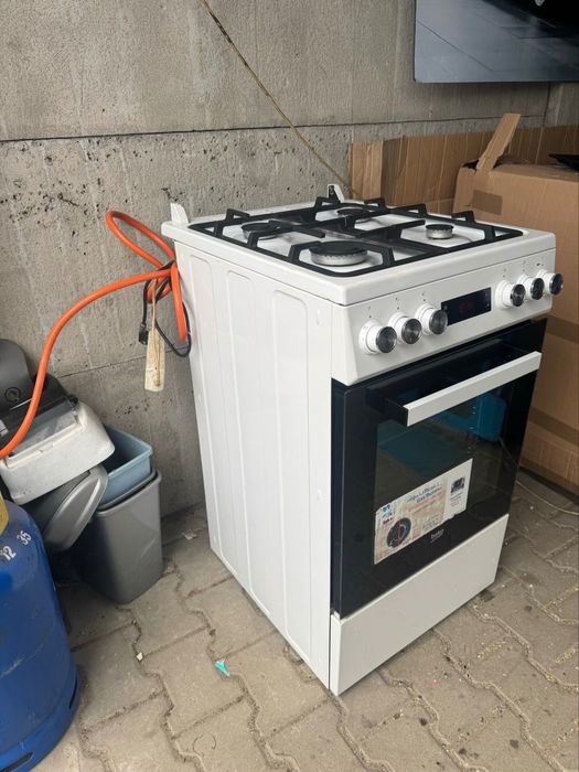 OKAZJA Kuchnia Beko gazowo-elektryczna LCD BIAŁA BDB Stan GWAR+Gratis!