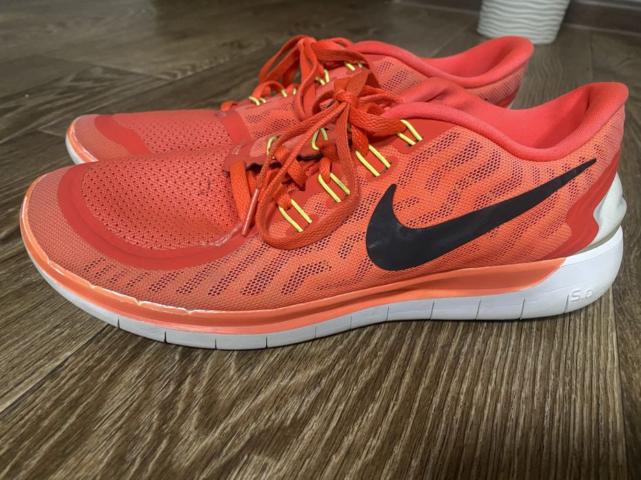 Спортивне взуття (кросівки)