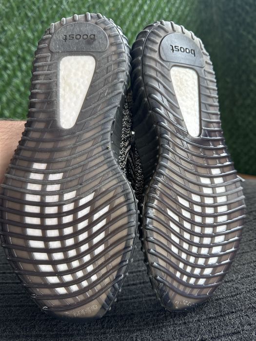 Кроссовки Adidas Yeezy Boost 350 V2 модели «Yecheil» reflective