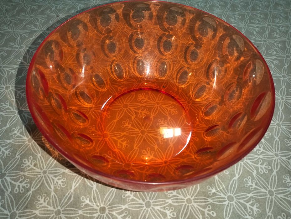 Taça de plástico cor de laranja