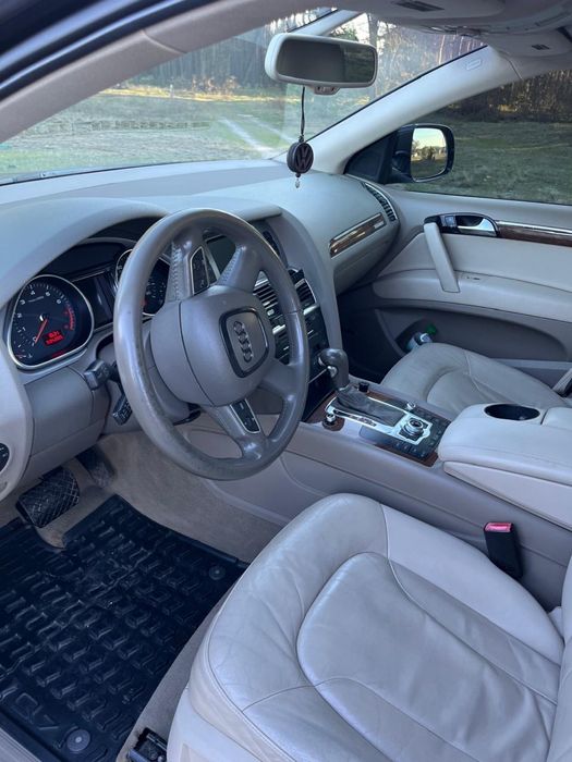 Продам AUDI Q7 2011