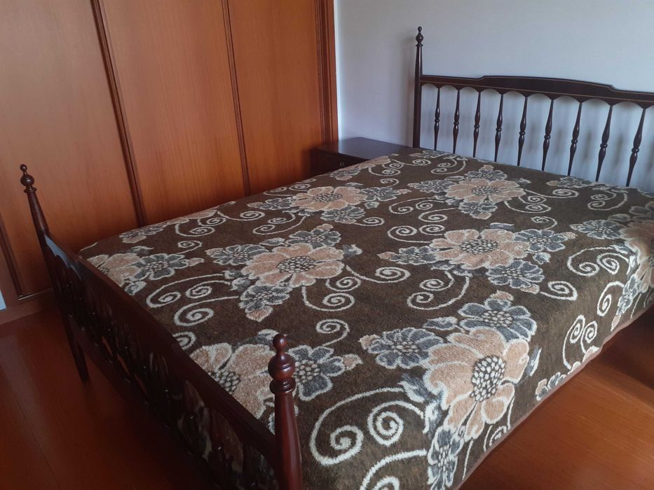 Mobília clássica VINTAGE - Cama + Estrado + Colchão