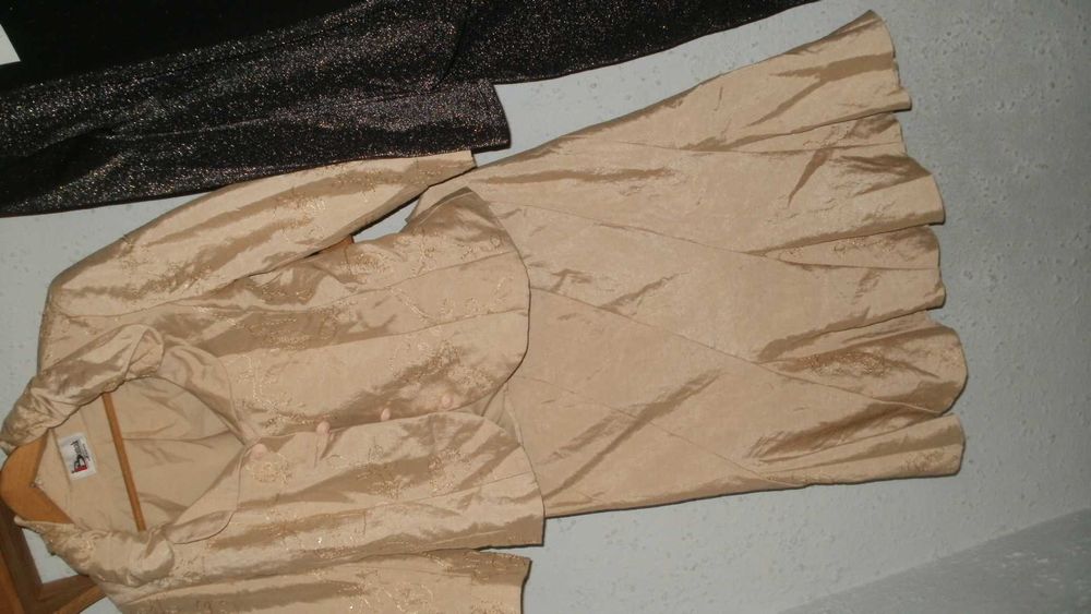 Kostiumy damskie 5 kpl –żakiet+ spódnica/ spodnie - S/M, np. Quiosque