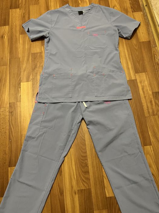 Жіночий медичний костюм 46