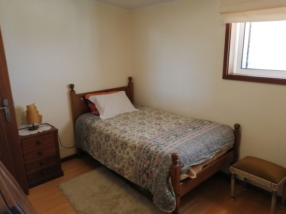 Alugo quarto em Custoias