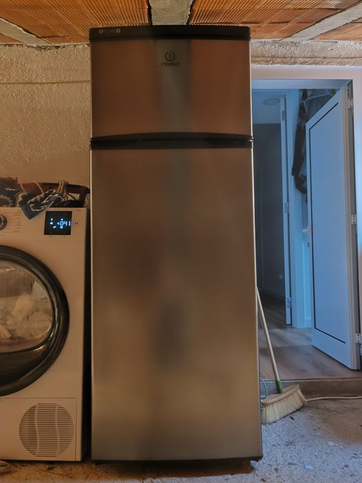 Frigorifico com congelador Indesit Inox