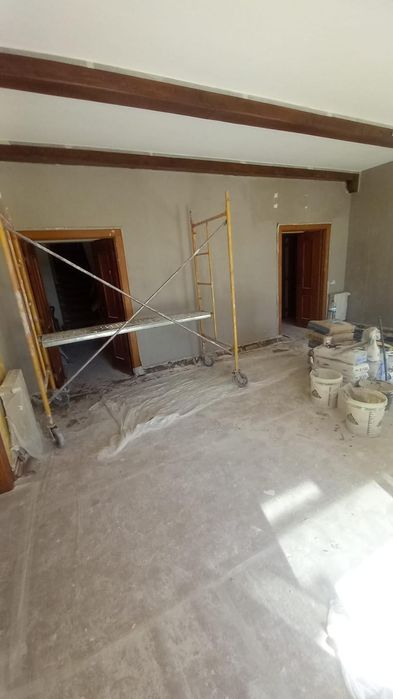 Capoto, estuque e pintura