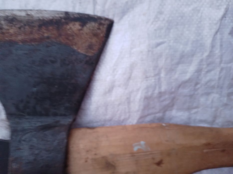 Топор зик , упс ,пилка , лопатка  саперная , вила , ключ трубный