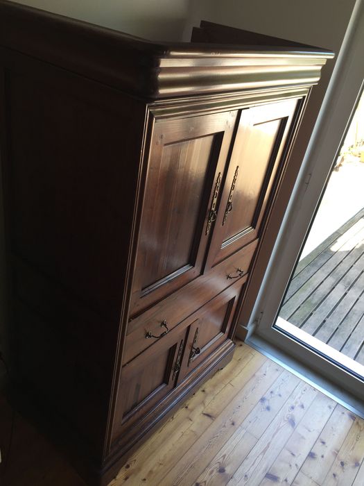 Garrafeira em castanho