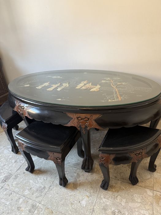 Mesa chinesa com 6 banquinhos