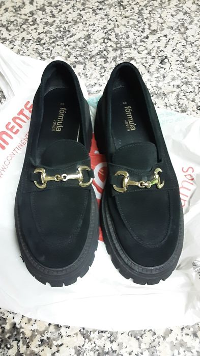 Sapatos  de senhora  em pele camurça  T.40