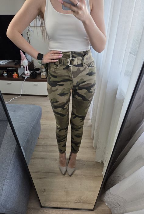 Spodnie rurki moro khaki wojskowe z wysokim stanem Bershka 32 XXS