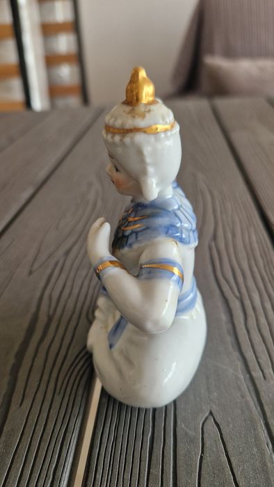 Estatueta de porcelana estilo oriental
