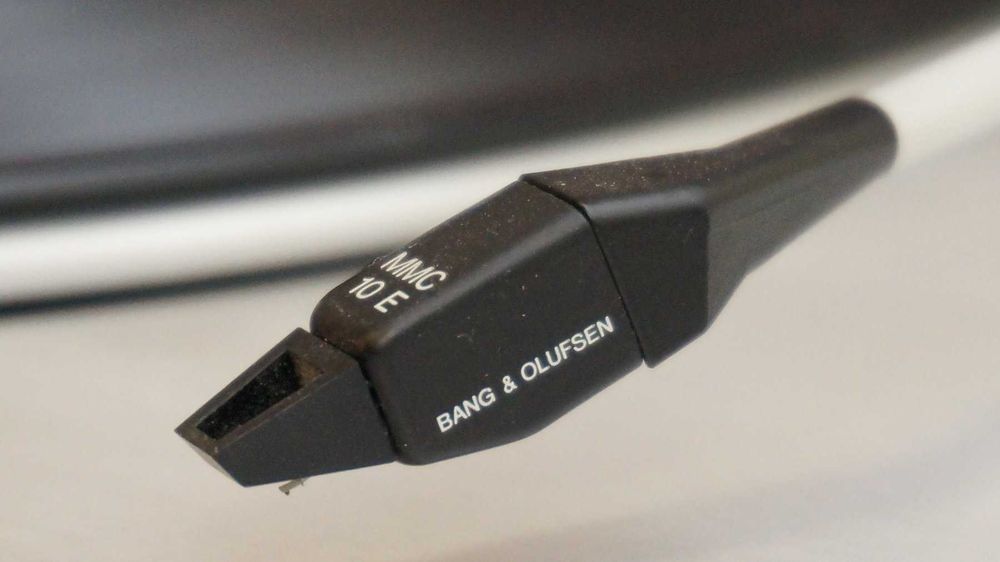 Gira-discos Bang & Olufsen - Beogram 2202 /MMC 10-E Element