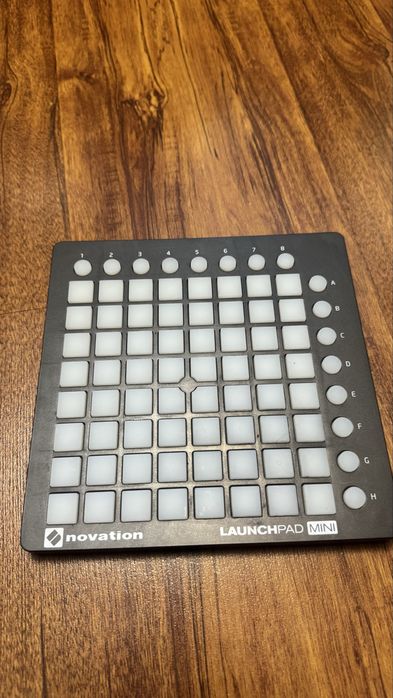 Лаунчпад Novation Launchpad Mini MK1