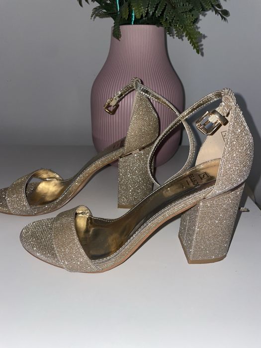 Sandalias com salto douradas