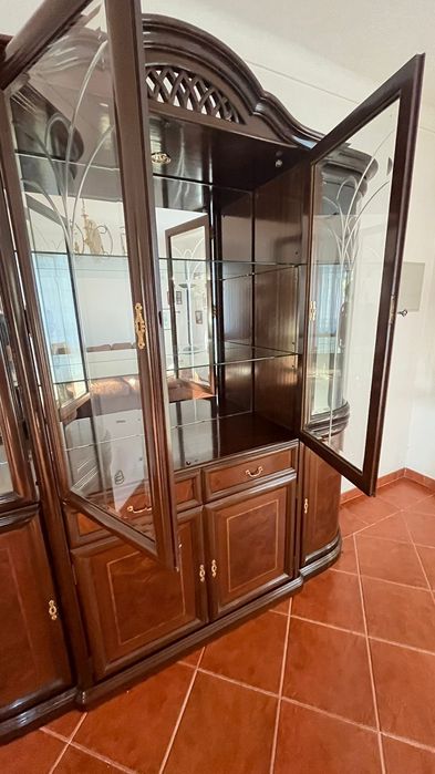 Móvel Cristaleira em Muito Bom estado
