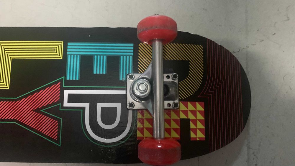 Skateboard Deeply como novo