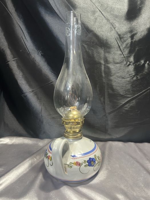 Lampa Naftowa z Ceramicznym Pojemnikiem Malowana z Regionalnym Wzorem