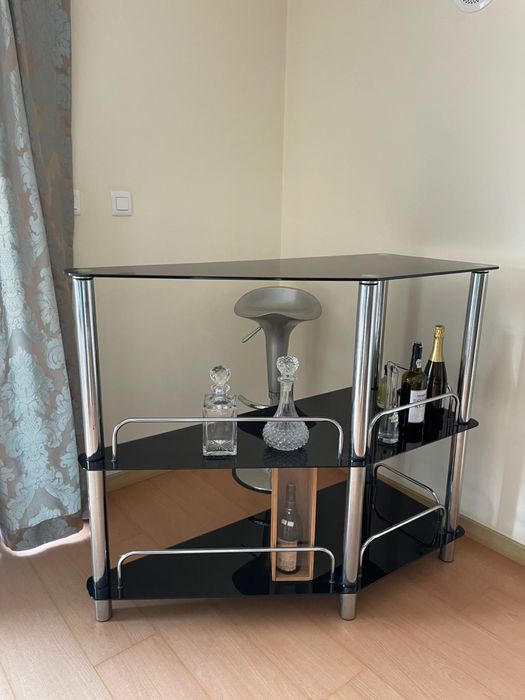 Mesa de Bar e Cadeira.