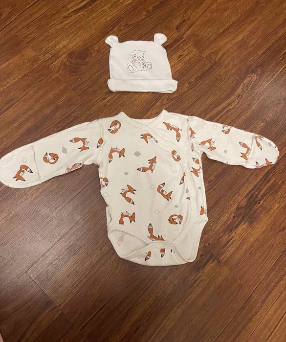 Набір одягу для дівчинки.