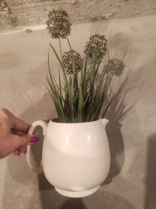 Kwiat suszony Ikea w dzbanku fejka