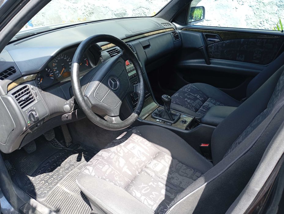 Mercedes-Benz Classe E 290 — fotografia 7