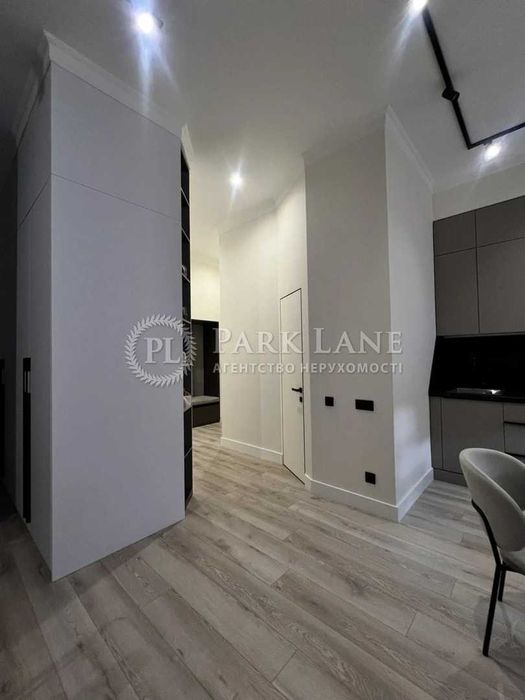 Продаж квартири в історичному центрі, ремонт до револ.