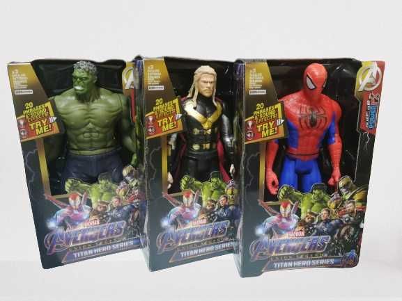 Bonecos Articulados AVENGERS - 30 cms - Som e luz