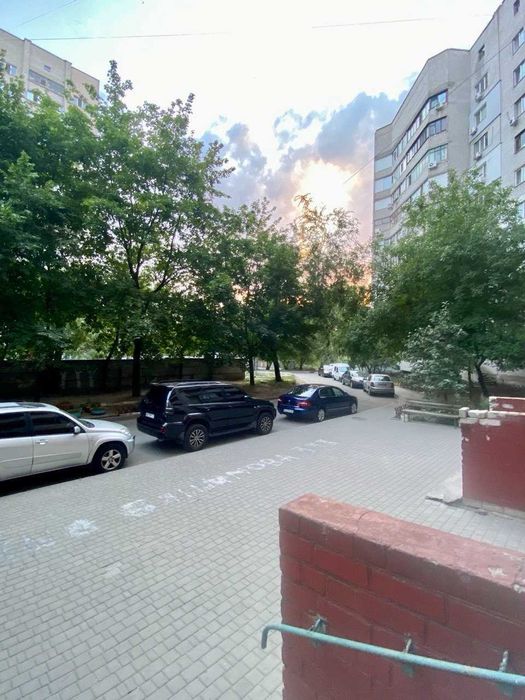 Продам большую 1к. квартиру в кирпичном доме на жм Тополь