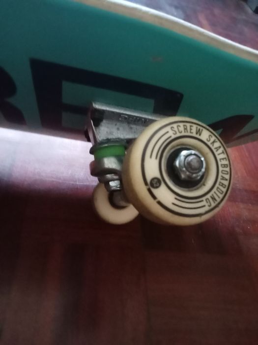 Screw skateboard