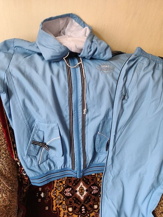 Продам костюм спортивний